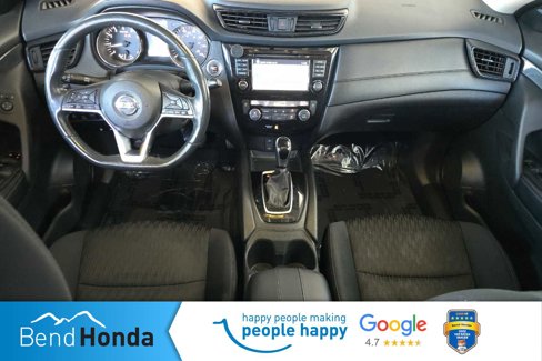 Used 2017 Nissan Rogue SV image 3