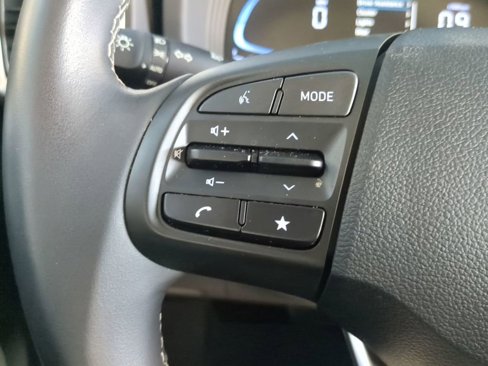 Used 2025 Hyundai Venue SEL image 24