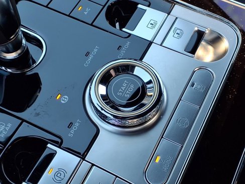 New 2025 Bentley Flying Spur Plug-In Hybrid image 16