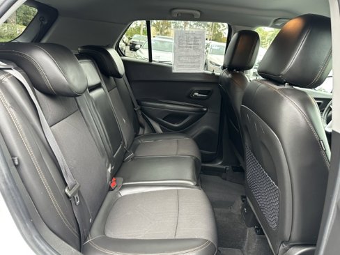 Used 2021 Chevrolet Trax LT w/ LT Convenience Package image 20