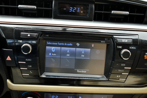 Used 2015 Toyota Corolla LE image 20