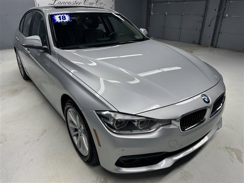 Used 2018 BMW 320i xDrive Sedan w/ Convenience Package image 9