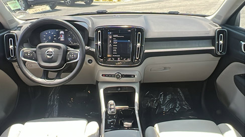 Used 2022 Volvo XC40 T4 Inscription w/ Advanced Package image 23