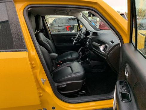 Used 2018 Jeep Renegade Latitude w/ Cold Weather Group image 12
