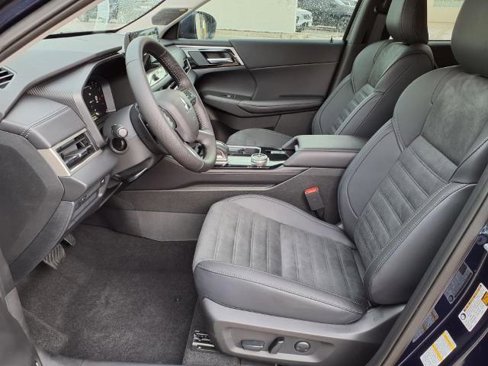 New 2025 Mitsubishi Outlander SE image 12