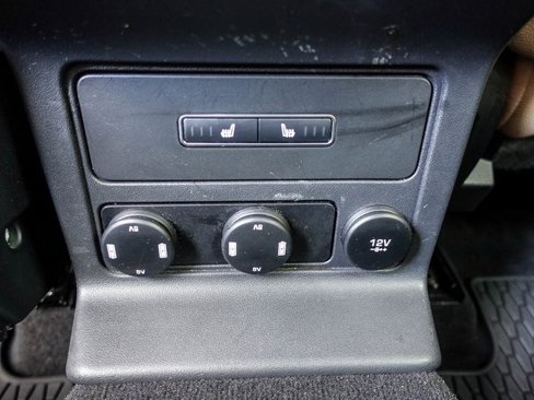 Used 2018 Jaguar F-PACE Premium image 29