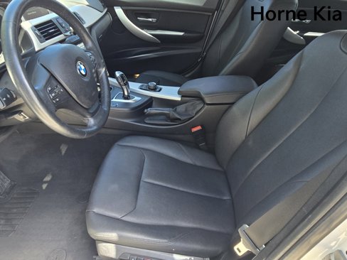 Used 2018 BMW 320i xDrive Sedan w/ Convenience Package image 19