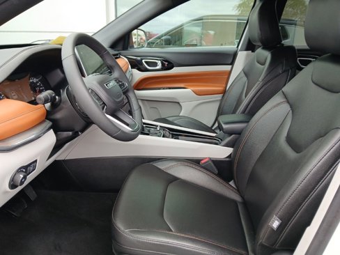 Used 2024 Jeep Compass Limited image 14