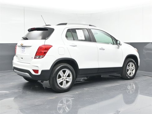 Used 2017 Chevrolet Trax LT w/ Sun & Sound Package image 5