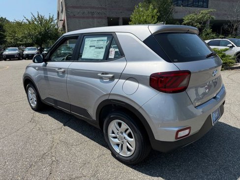 New 2025 Hyundai Venue SE image 9
