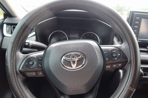 Used 2020 Toyota RAV4 LE image 12