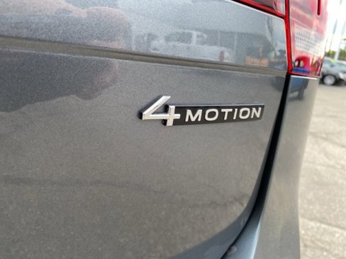Used 2022 Volkswagen Tiguan SEL R-Line image 6