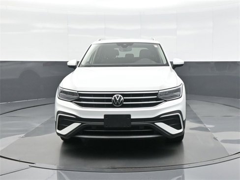 Used 2022 Volkswagen Tiguan SE image 2