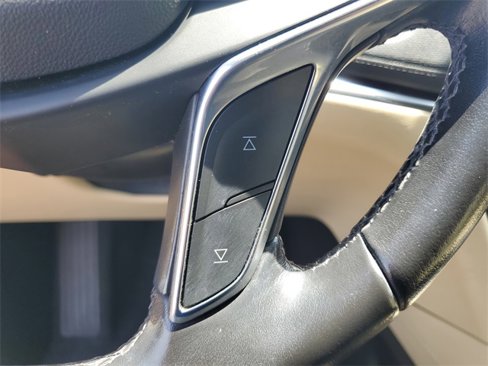 Used 2018 Cadillac XT5 Luxury w/ Driver Awareness Package image 32