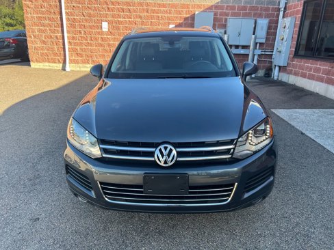 Used 2013 Volkswagen Touareg Sport image 8