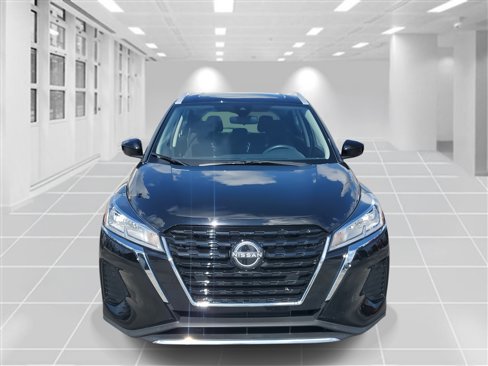 Used 2023 Nissan Kicks SV image 2