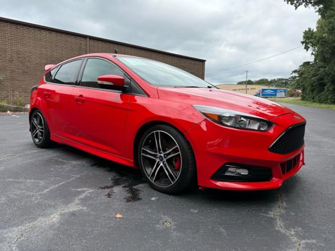 Used 2017 Ford Focus ST image 9