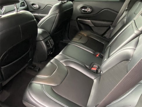 Used 2019 Jeep Cherokee Latitude Plus w/ Comfort/Convenience Group image 24