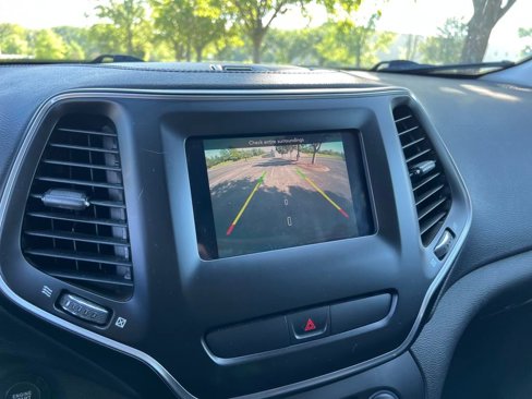 Used 2019 Jeep Cherokee Latitude Plus w/ Cold Weather Group image 24