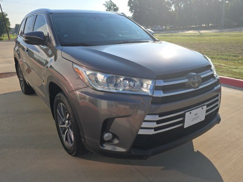 Used 2018 Toyota Highlander XLE image 7