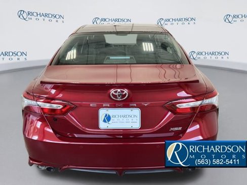 Used 2018 Toyota Camry XSE image 4