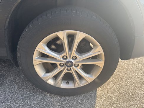 Used 2019 Ford Escape SE image 7