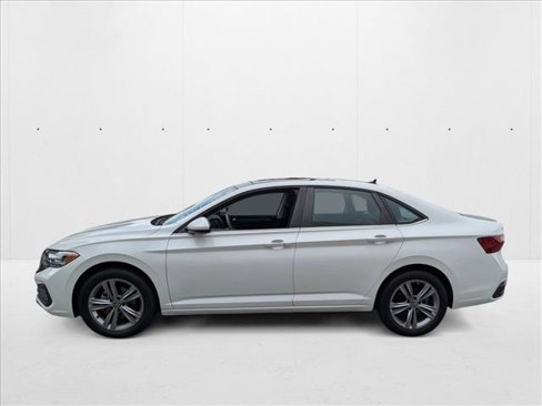 Used 2022 Volkswagen Jetta SE w/ Panoramic Sunroof Package image 8