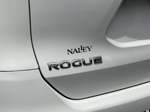 Used 2016 Nissan Rogue SV image 9