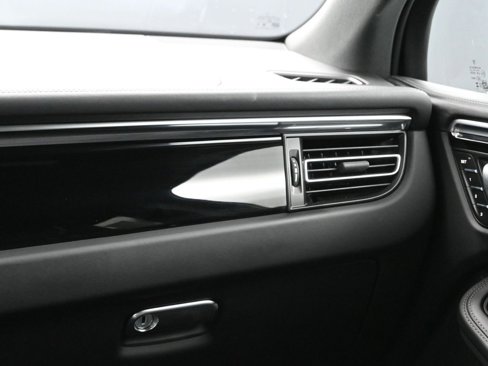 Used 2025 Porsche Macan Turbo image 22