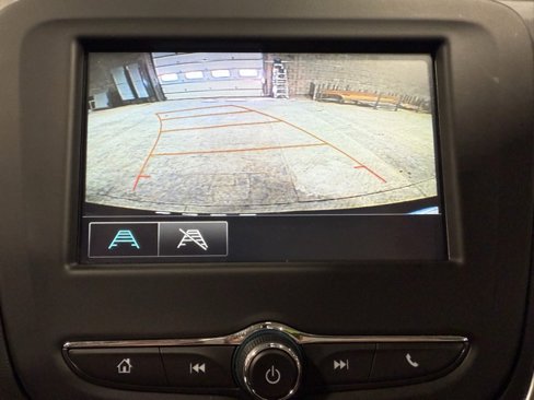 Used 2018 Chevrolet Equinox LT image 18