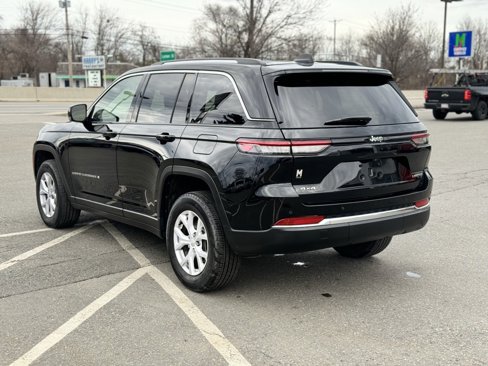 Used 2022 Jeep Grand Cherokee Limited image 3