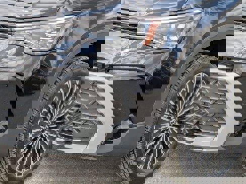 New 2025 Volkswagen Taos SE image 9