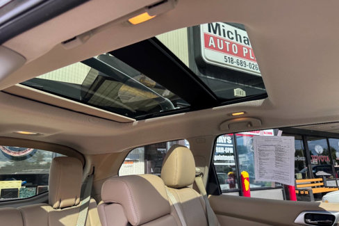 Used 2017 Nissan Pathfinder Platinum image 18