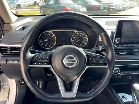 Used 2019 Nissan Altima 2.0 Edition One image 9
