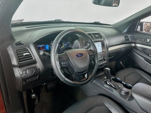 Used 2018 Ford Explorer XLT w/ Equipment Group 202A image 17