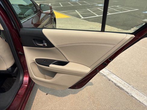 Used 2017 Honda Accord EX-L image 9