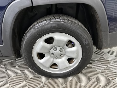 Used 2014 Jeep Cherokee Sport image 19