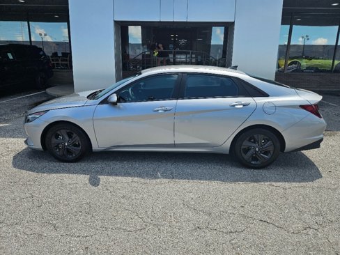 Used 2023 Hyundai Elantra SEL image 3