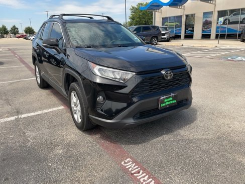 Used 2020 Toyota RAV4 XLE image 6