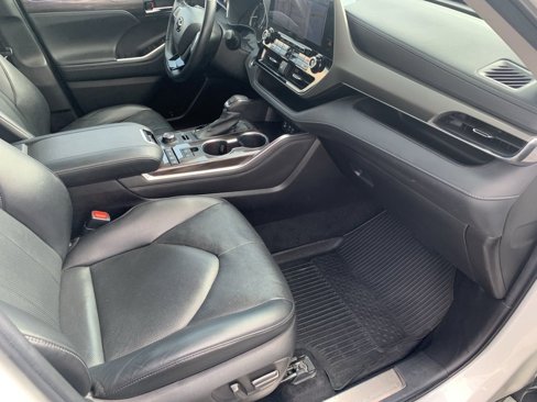 Used 2022 Toyota Highlander Limited image 18