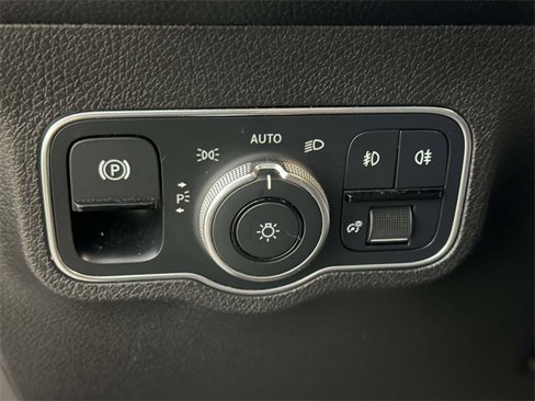 Certified 2021 Mercedes-Benz GLB 250 4MATIC image 18