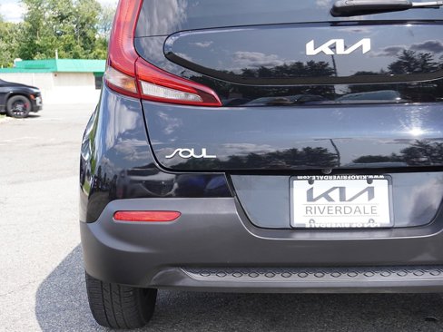 Used 2022 Kia Soul LX image 12