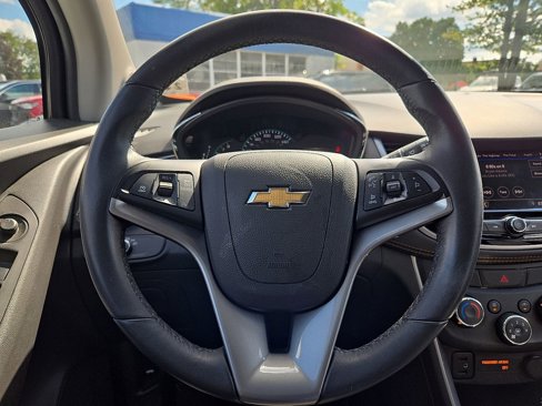 Used 2022 Chevrolet Trax LT w/ LT Convenience Package image 25