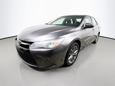 Used 2016 Toyota Camry SE image 10