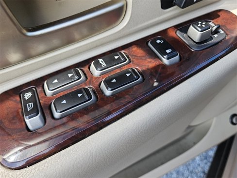 Used 2008 Lincoln Town Car Signature Limited image 39