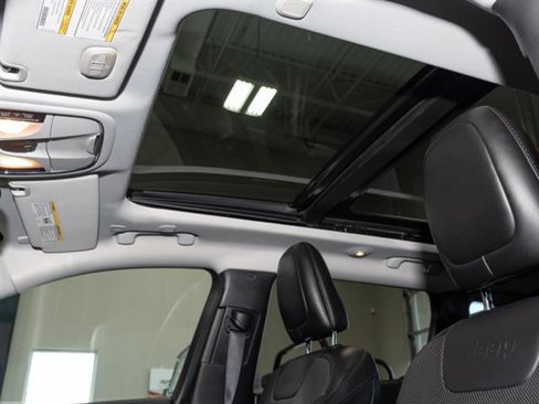 Used 2019 Jeep Cherokee Limited w/ Luxury Group image 15