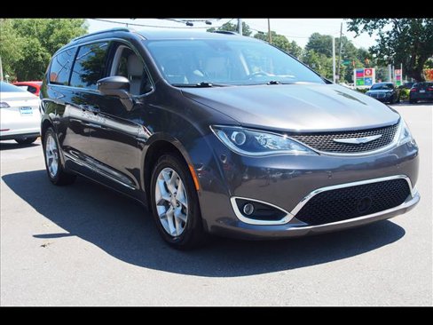 Used 2019 Chrysler Pacifica Touring-L Plus w/ Advanced Safetytec Group image 9