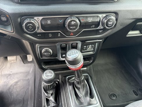 Used 2025 Jeep Wrangler Sport image 17