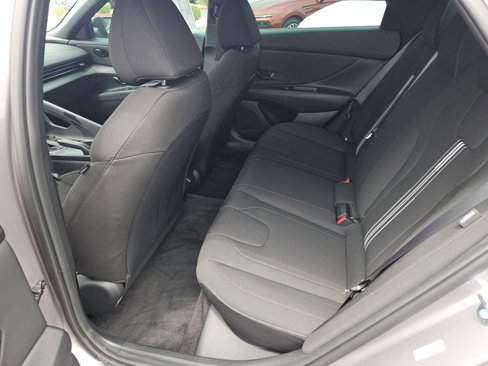 Certified 2025 Hyundai Elantra Sport image 18