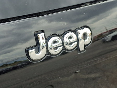 Used 2019 Jeep Cherokee Limited image 31